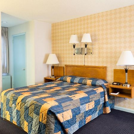 Budget Host Alexandria Motel Bagian luar foto