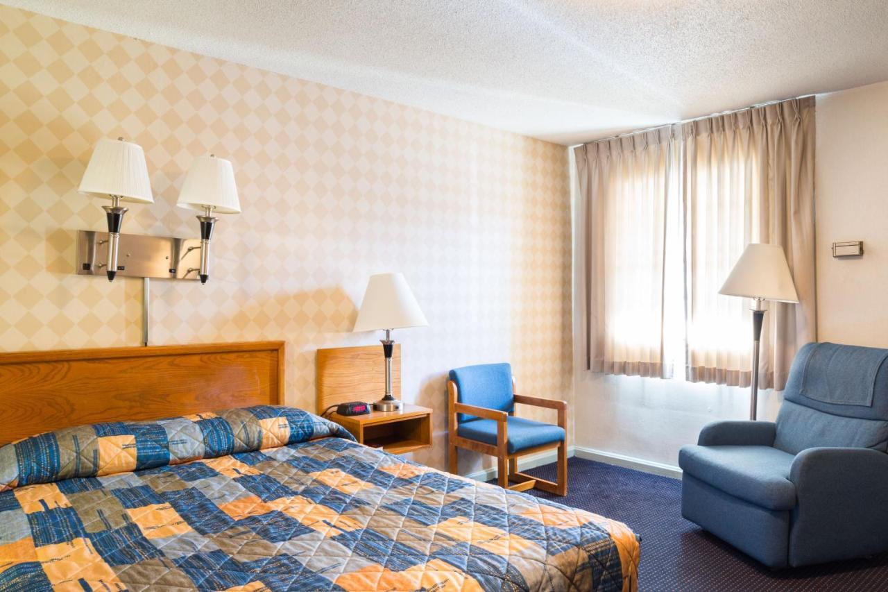 Budget Host Alexandria Motel Bagian luar foto