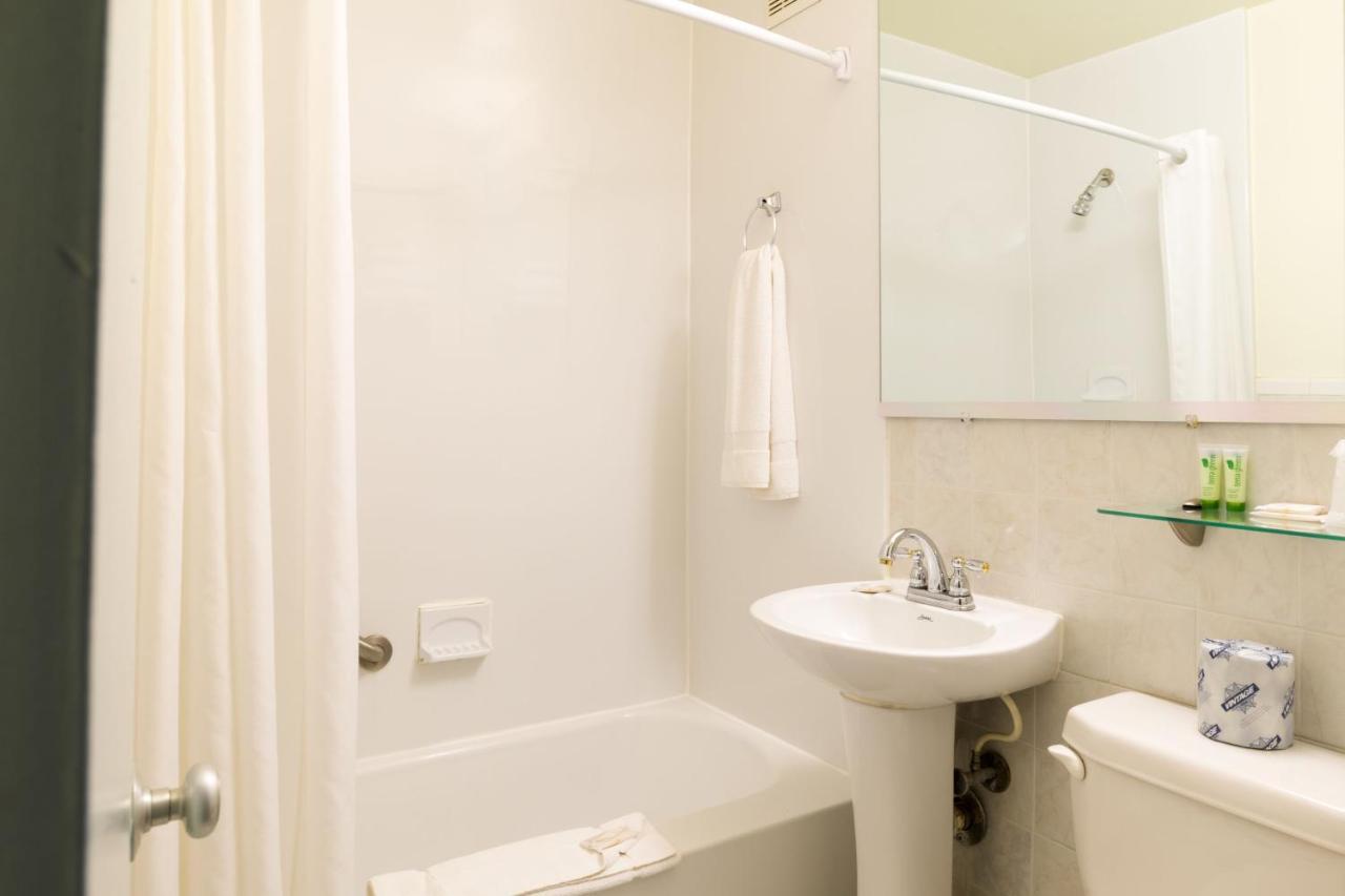 Budget Host Alexandria Motel Bagian luar foto
