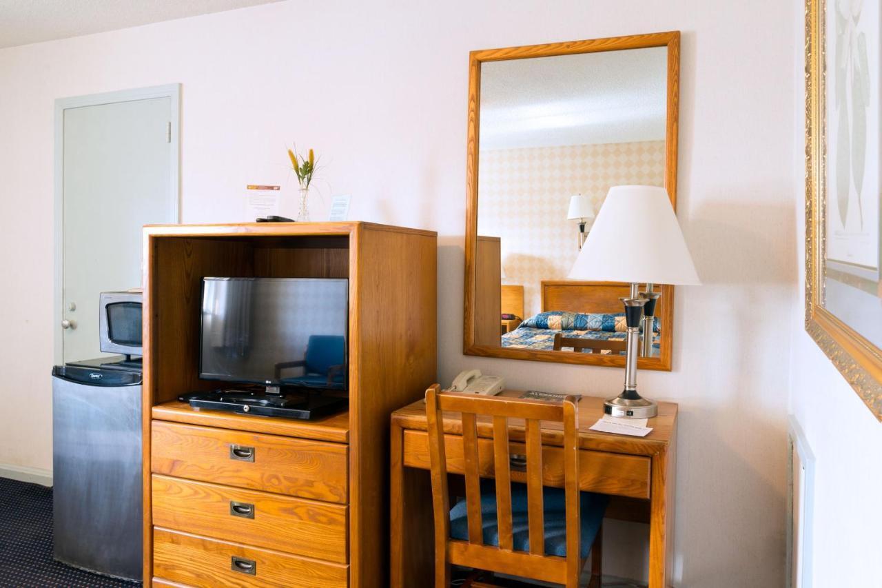 Budget Host Alexandria Motel Bagian luar foto