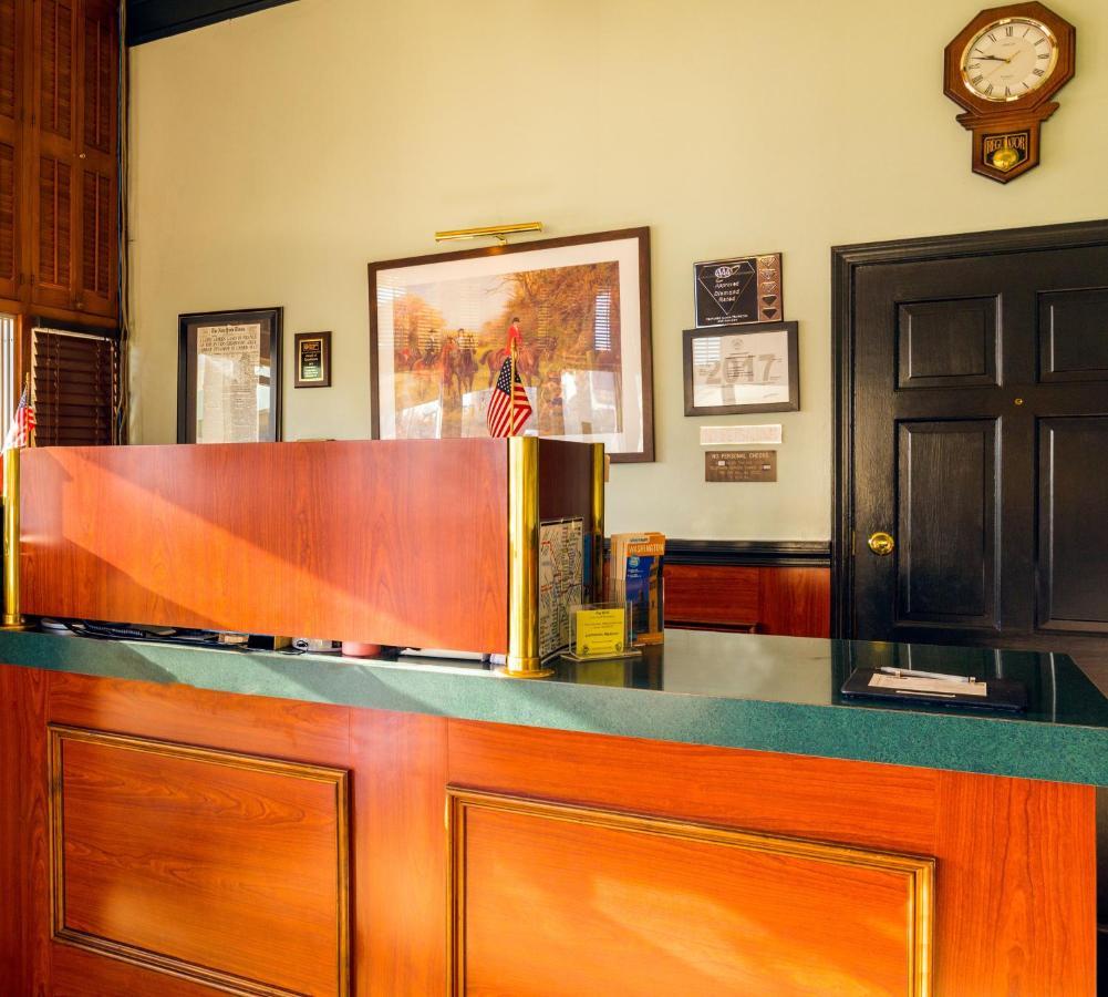 Budget Host Alexandria Motel Bagian luar foto